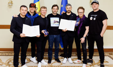 Zdob și Zdub и &#34;Братья Адваховы&#34; награждены медалями за „Дипломатические заслуги”.