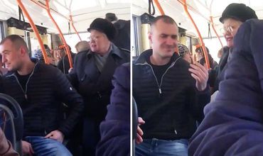 В столичном троллейбусе мужчина отказался уступить место пожилой женщине.