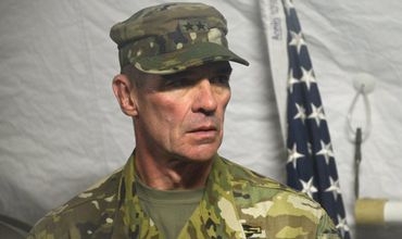 Заместитель командующего сухопутными войсками США в Европе генерал Джон Гронски. 