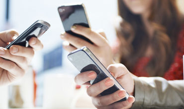 Volumul vânzărilor de servicii de telefonie mobilă este în scădere. Foto: ProduseOnline