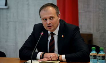 Спикер парламента Андриан Канду требует от главы государства Игоря Додона не нарушать Конституцию.