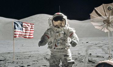 Первой причиной, по мнению издания, стало трехлетнее отставание СССР от США в разработке проекта полета к Луне.