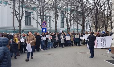 В Центре стерилизации над собаками издеваются и заражают инфекцией.