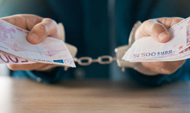 Патрульного полицейского подозревают в торговле влиянием за 1000 евро.