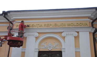 На многотысячных митингах протеста в 2015 году идея общенародных выборов президента превратилась в требование. Фото: today.md