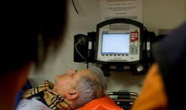 El a încercat să se sinucidă după ce poliţiştii au venit la locuinţa sa