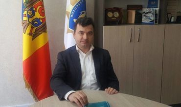 Судебный пристав Роман Толмач.