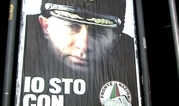 Точно такие же плакаты в большом количестве на улицах Каира и Парижа. В Италии за акцией стоит христианская организация "Национальный фронт".