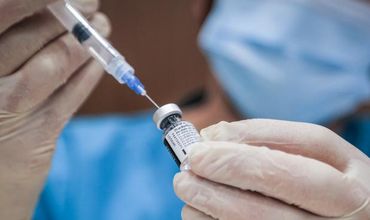 У граждан пока нет возможности выбирать, какой вакциной прививаться.
