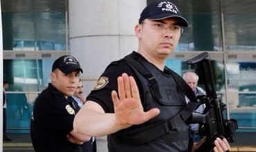 В результате взрыва в Турции ранены трое военнослужащих.