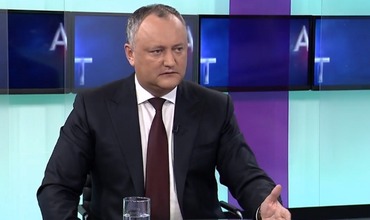 Игорь Додон отметил, что после того, как Траян Бэсеску получил пинки от избирателей в соседней стране, он решил навести порядок в Молдове.