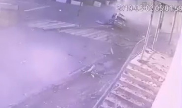 В местной полиции подтвердили, что водитель действительно жив.