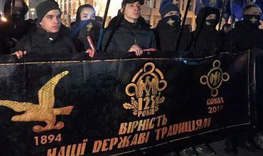 В Киеве прошло факельное шествие радикальных националистов организации «Сокол» – молодежного крыла ВО «Свобода», отметившего свое формальное 125-летие.