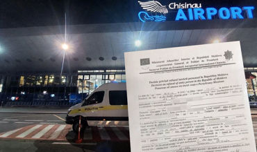 Россияне в аэропорту Кишинева пожаловались, что им не дают воду и еду.