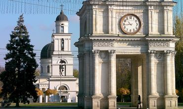 По их расчетам, этих денег хватило бы на выплату 7500 пенсий или ремонт 5 км дорог. 