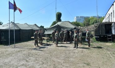 Военнослужащие Нацармии участвуют в тактических учениях.