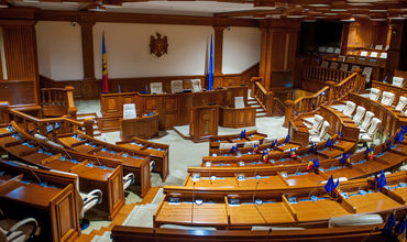 Вотум недоверия против министра Войку не рассмотрели из-за отсутствия кворума.