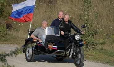Езда Путина на мотоцикле без шлема осталась без объяснений.