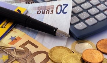 В проекте бюджетно-налоговой политики на 2018 год осталась в силе таможенная ставка в 300 евро. Фото: migoff.net.
