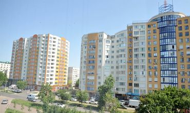 Большинство приобретенного через программу жилья, расположено в городах.
