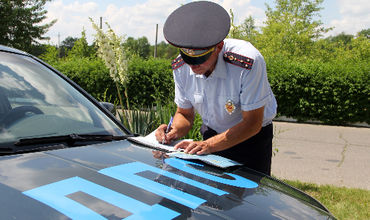 Женщина не уступила дорогу несовершеннолетнему.
