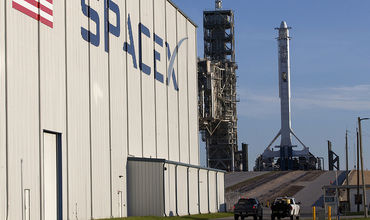 NASA отложило пилотируемые полеты кораблей SpaceX и Boeing до весны 2019 года.