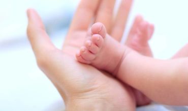 Alertă în România. Bebeluși morți din cauza unei bacterii din spital. Foto simbol: nastenatural.ro