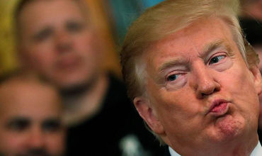 Трамп о желающих заключить сделку с США: Целуют меня в задницу.