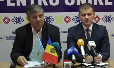 В то же время, либералы просят приостановить процедуру инициирования референдума.