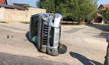 Микроавтобус попал в аварию в Думбраве, 3 пассажира в больнице.