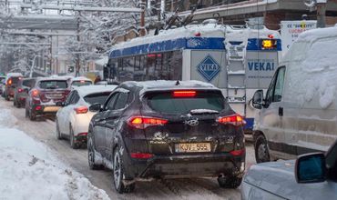 Примэрия Кишинева сообщает: дорожное движение на улицах столицы осуществляется в условиях зимы.