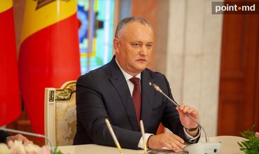 На обратном пути из Мюнхена президент собирается остановиться в Москве, чтобы вернуться вместе с освобожденными из плена летчиками.
