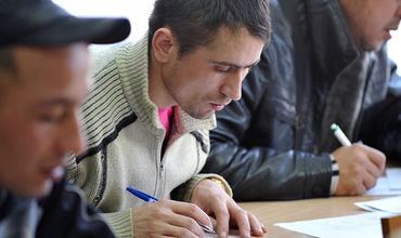 В России трудовым мигрантам запретят работать по ряду специальностей.