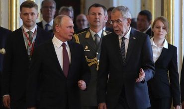Президент России Владимир Путин и президент Австрии Александер ван дер Беллен встретились в Сочи 15 мая.