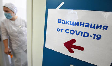Власти намерены довести уровень вакцинации сотрудников на предприятиях до 70%.