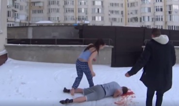 В Кишиневе молодой человек подарил возлюбленной на 14 февраля свое «самоубийство».