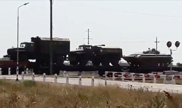 Россия производит переброску военной техники «к фактической границе между Россией и Украиной.