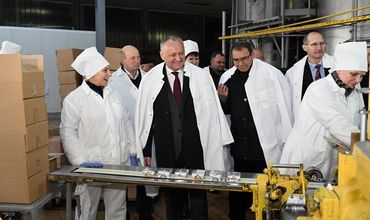 В ходе рабочей поездки в город Купчинь президент РМ ознакомился с деятельностью местных предприятий.