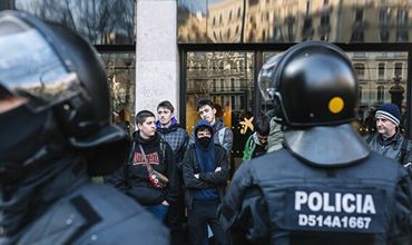 Сторонники независимости Каталонии устроили беспорядки в Барселоне.