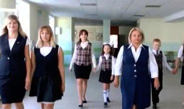 В бельцком лицее форму носят не только ученики, но и учителя.