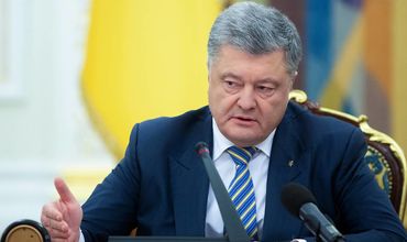В офисе президента Украины проходят следственные действия, связанные с Порошенко.