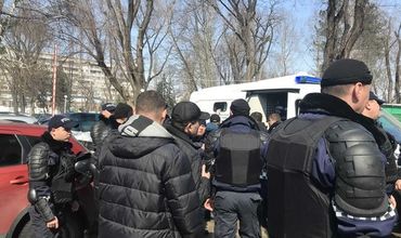 На митинге унионистов уже задержали 10 человек