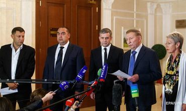 Переговорщики по Донбассу на встрече в 2014 году.