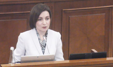 Sandu susține un discurs în plenul Parlamentului: Opoziția a părăsit ședința.