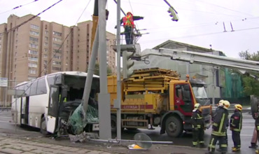 Водитель, он же хозяин этого автобуса «работал по покупным документам».