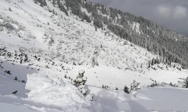 В Болгарии на горнолыжный курорт сошла лавина, есть жертвы.