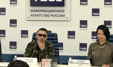 Шнуров представил обновленную версию книги про «Ленинград».