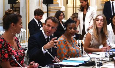 Президент Франции предлагает странам G7 заключить пакт в защиту прав женщин.