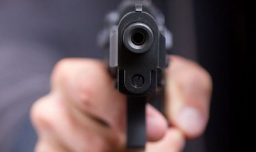 В Болгарии молдаванин обстрелял россиянина из-за женщины.