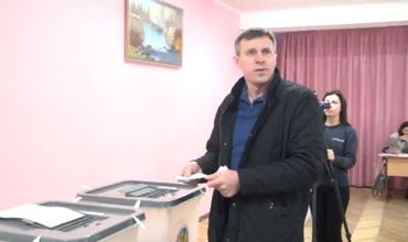 Бывший примар Кишинева Дорин Киртоакэ проголосовал на парламентских выборах. 